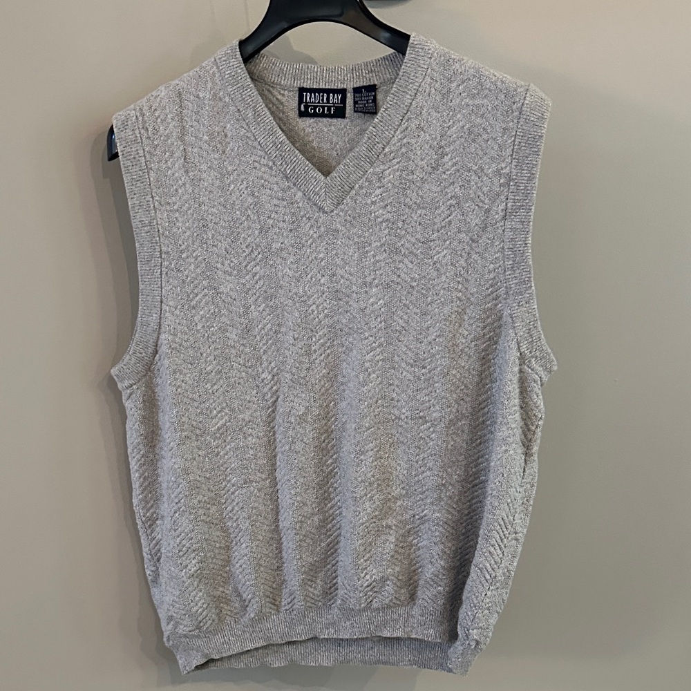Vintage Trader Bay Men's Light Gray V-Neck Sweater Vest